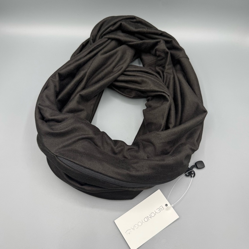 New Beyond Yoga Black Infinity Scarf with cell phone pocket comfy lightweight